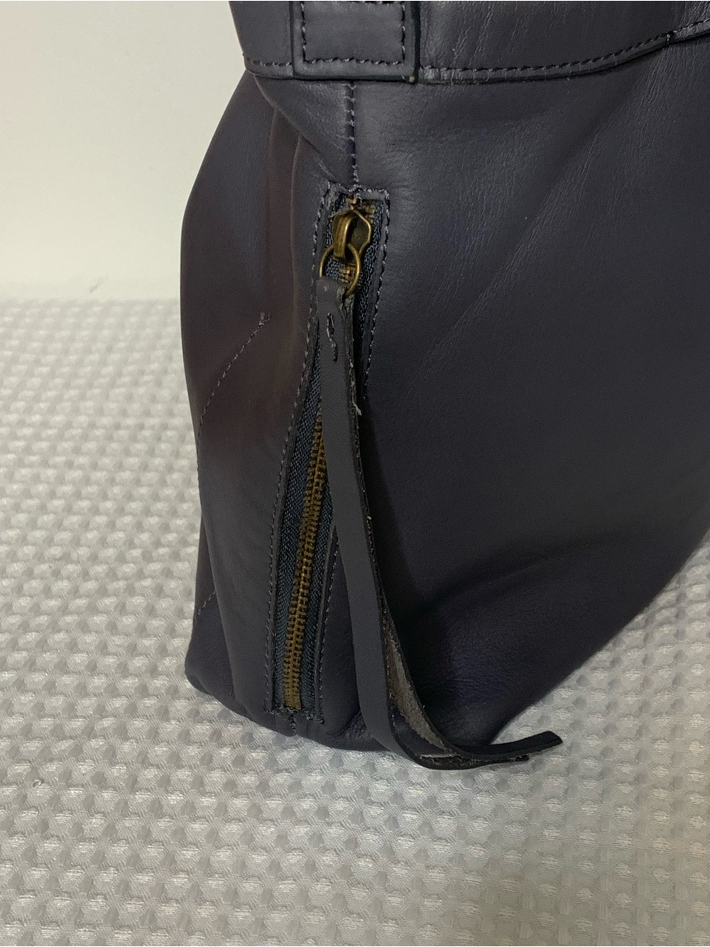 Jo Grey Leather hobo shoulder/ crossbody bag - Picture 3 of 15